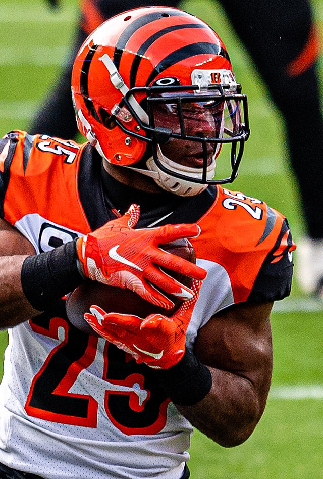 Full Overview of Giovani Bernards NFL Contract and Career Earnings