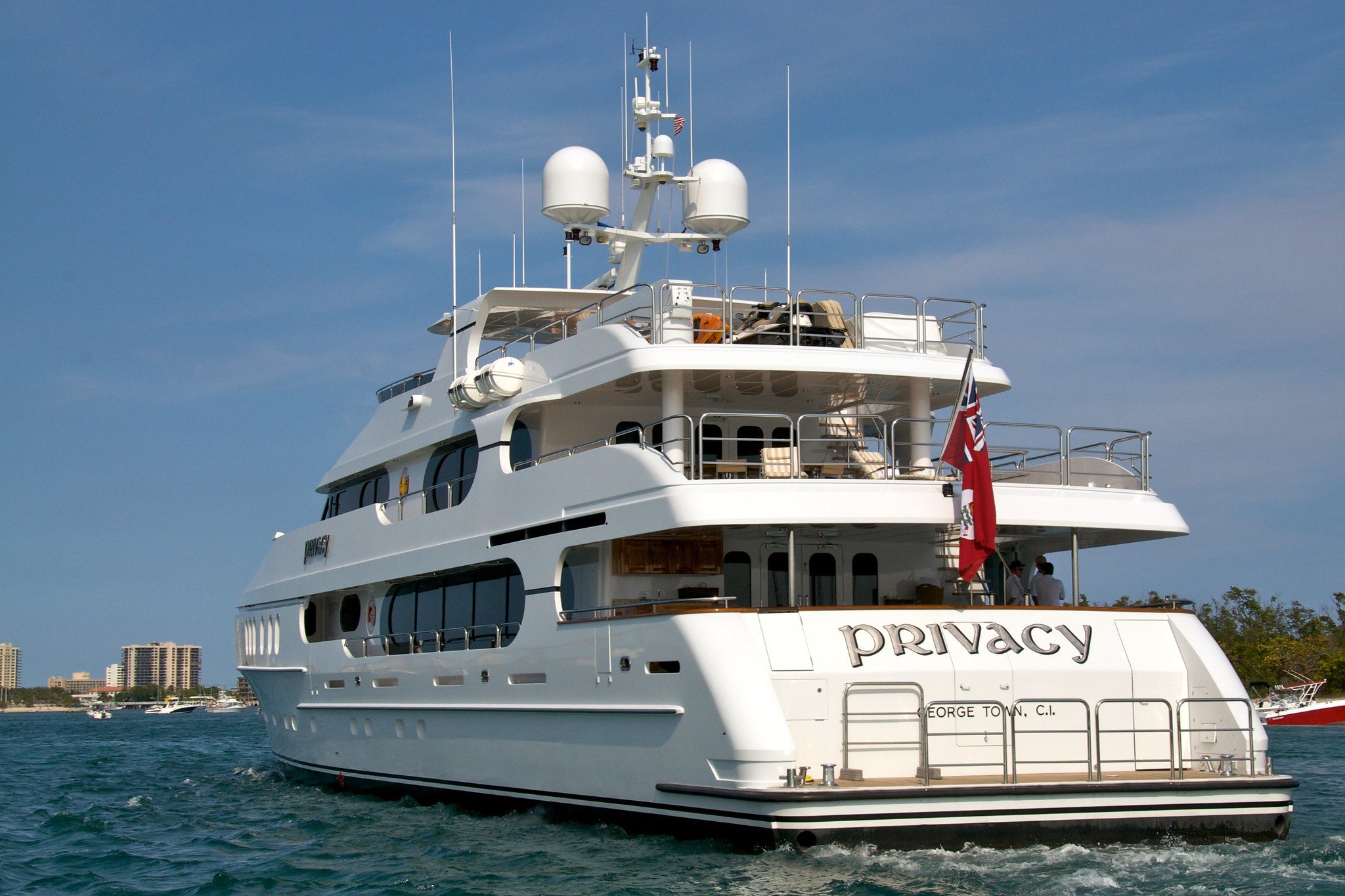 Which privacy yacht options are best for confidentiality? Explore models specifically designed for discreet cruising adventures.
